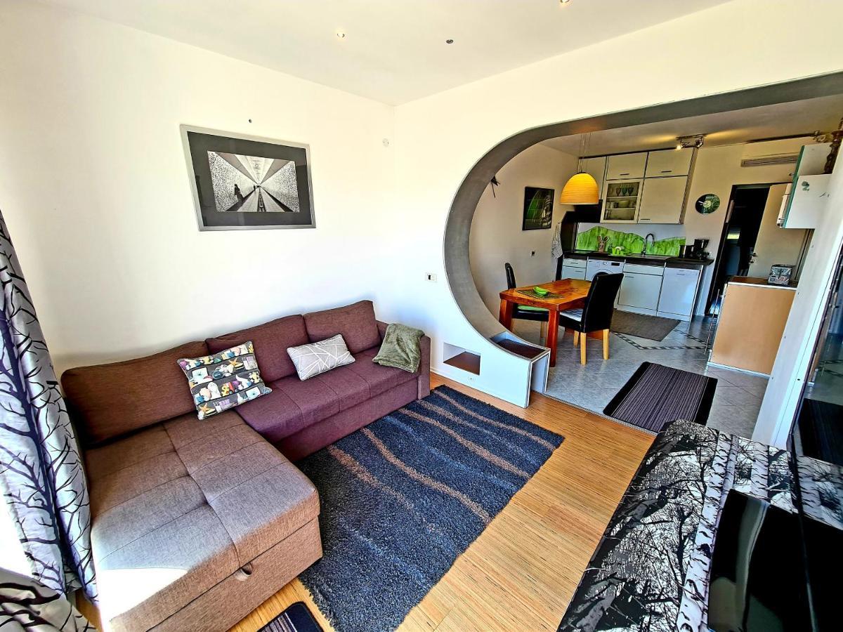 Pakua Apartments & Penthouse Ровин Екстериор снимка