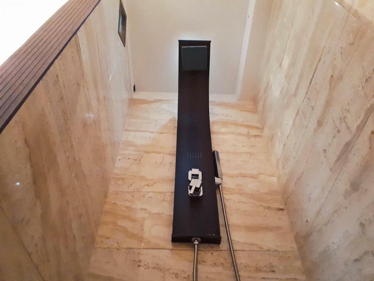Pakua Apartments & Penthouse Ровин Екстериор снимка